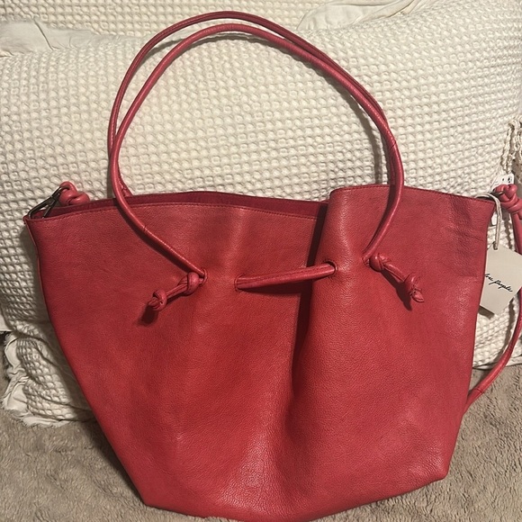 Free People Head over heels leather tote/ crossbody red - Picture 7 of 10